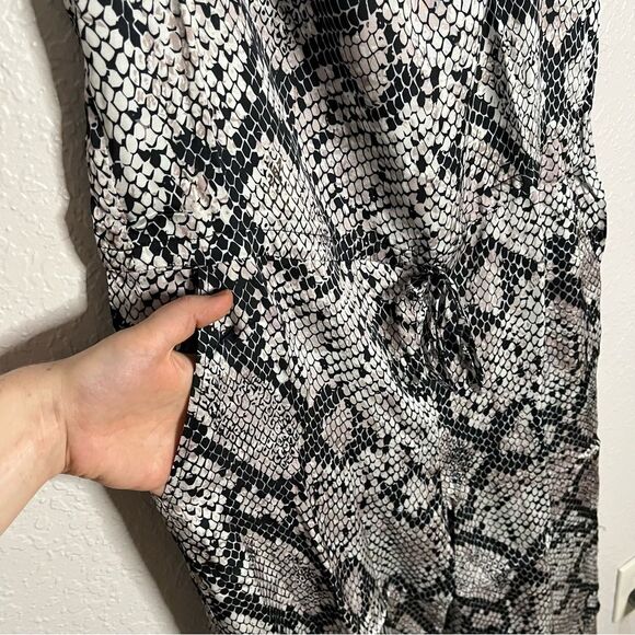NWT Chaser Women Sz S Grey Snake Print Wide Leg Jumpsuit Spaghetti Strap V Neck - Picture 4 of 10